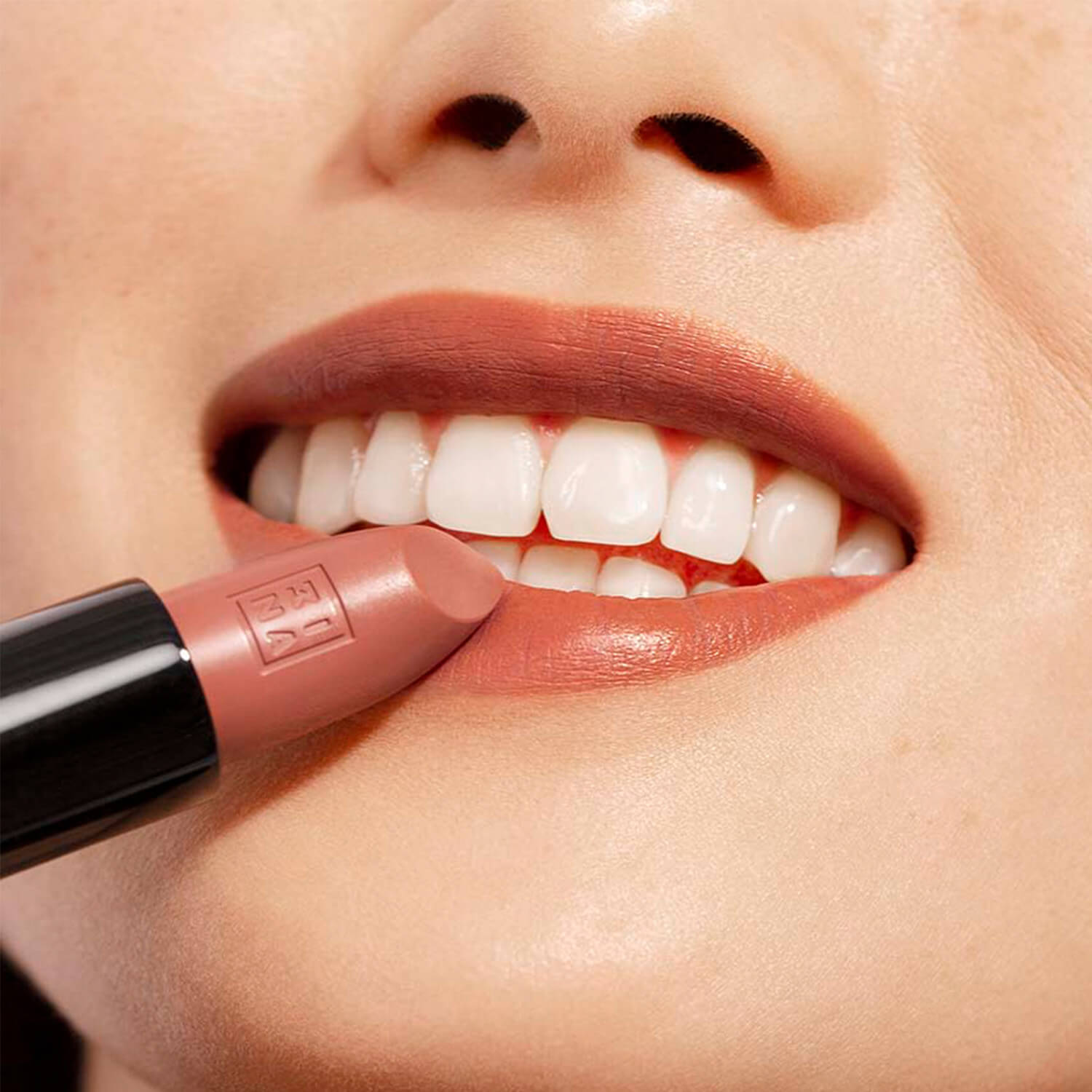 THE LIPSTICK (LABIAL EN BARRA)