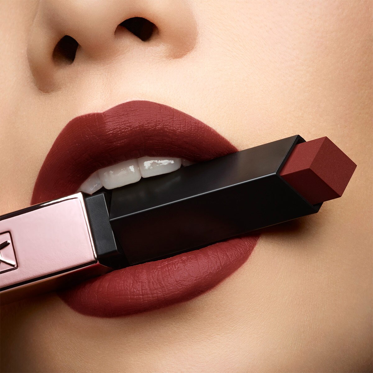 ROUGE PUR COUTURE THE SLIM GLOW MATTE (LABIAL MATE)