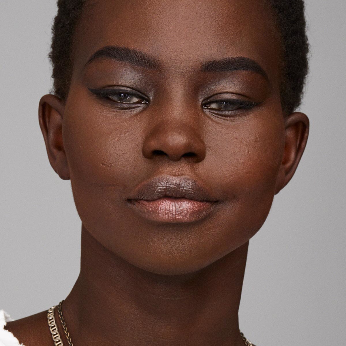 TRUE PORTRAIT MEDIUM COVERAGE SHAKE FOUNDATION (BASE DE MAQUILLAJE)