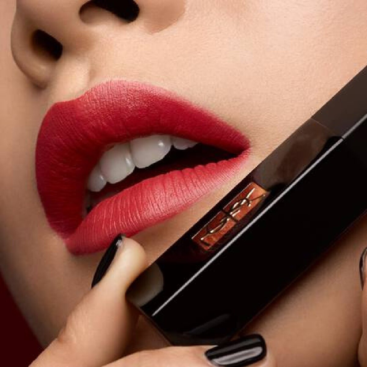 THE SLIM VELVET RADICAL MATTE LIPSTICK (LABIAL SEMI MATE)