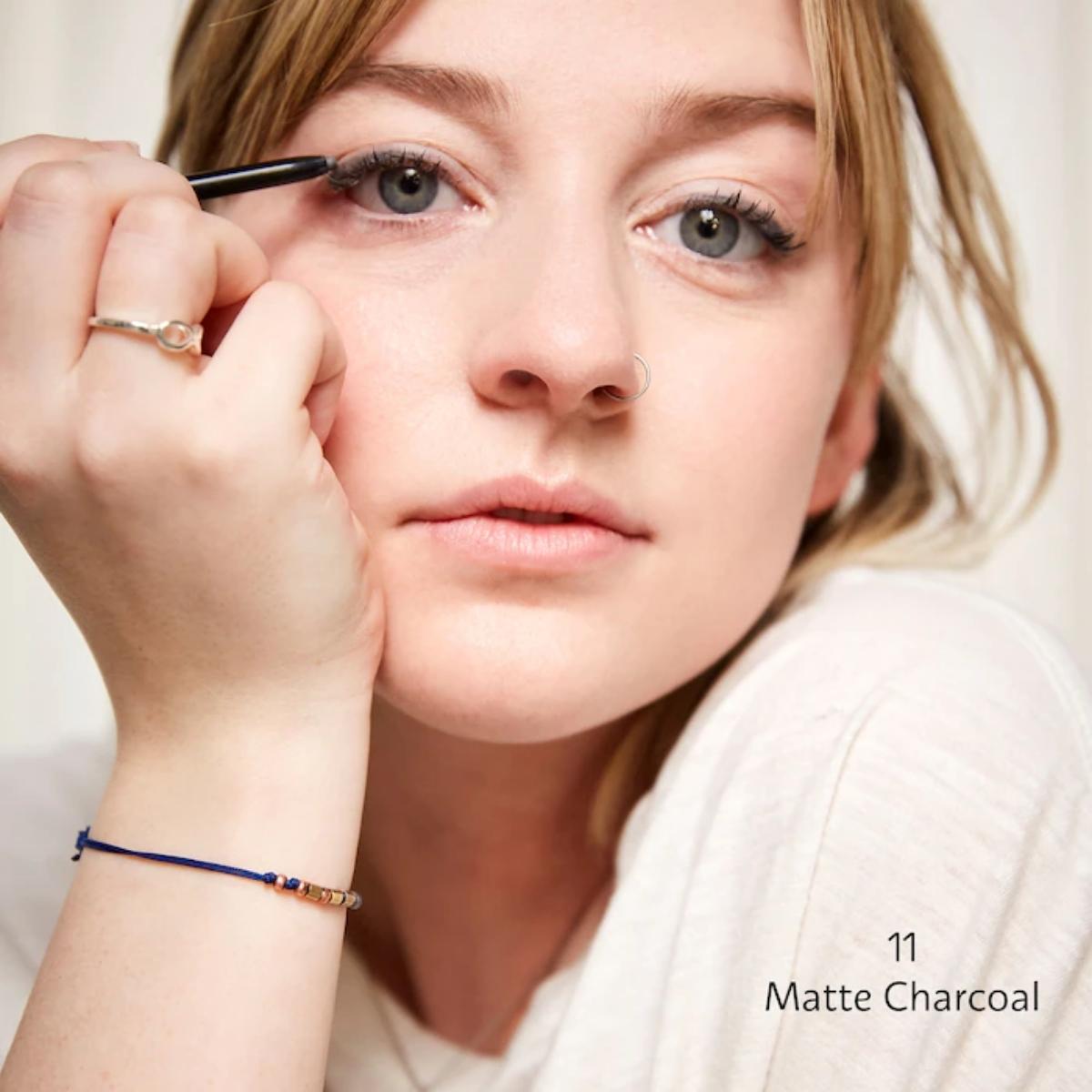 RETRACTABLE WATERPROOF EYELINER