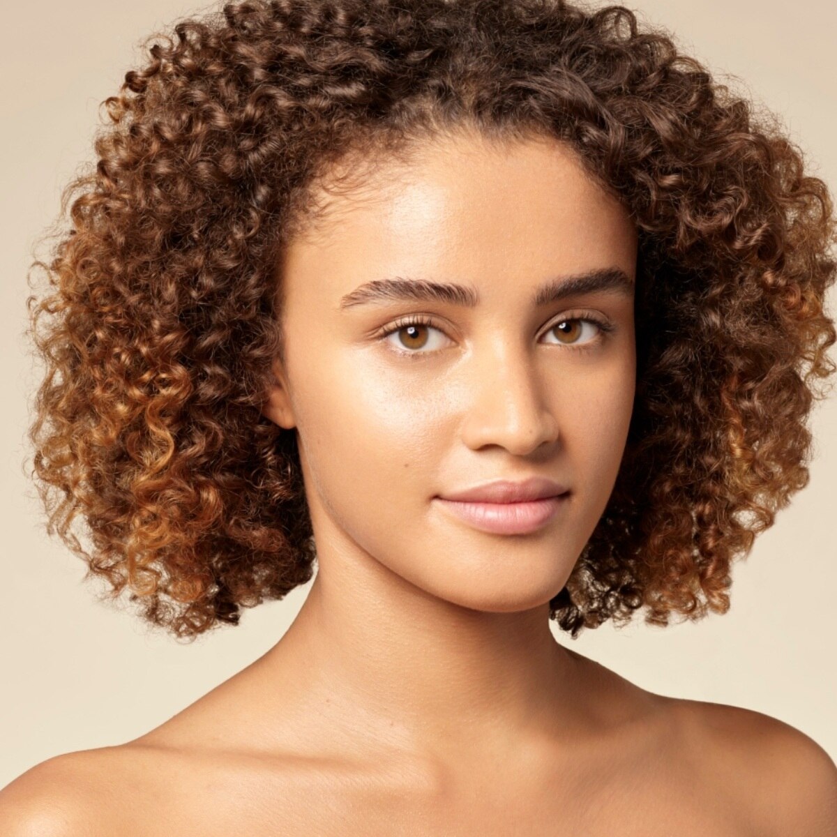 PRISME LIBRE SKIN-CARING GLOW BASE DE MAQUILLAJE L&Iacute;QUIDA (BASE HIDRATANTE AL CUIDADO DE LA PIEL)