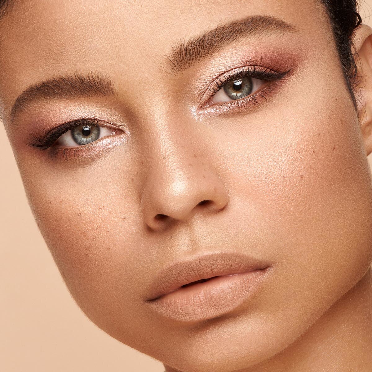 NUDE OBSESSIONS EYESHADOW PALETTE (PALETA DE SOBRAS DE OJOS)