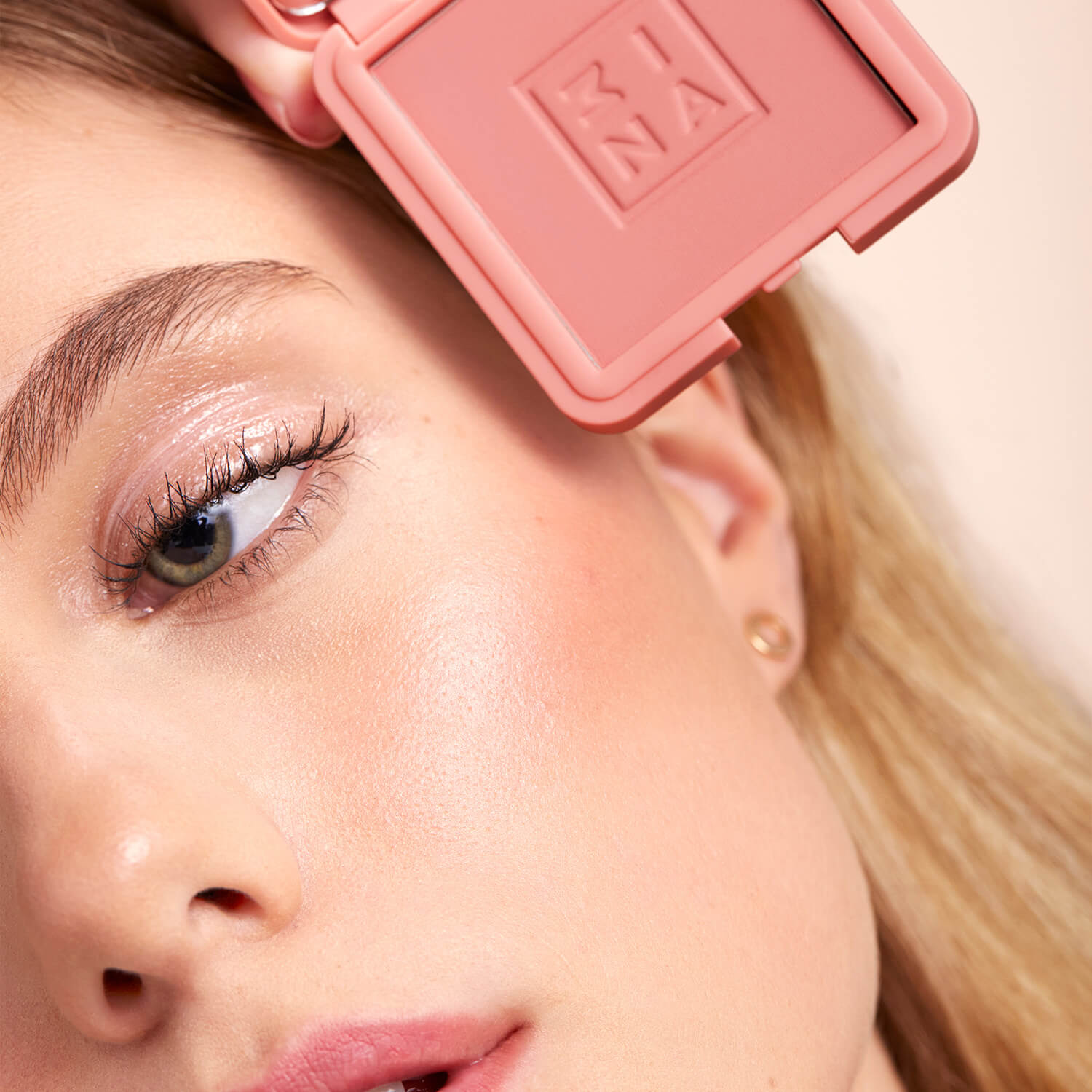 THE BLUSH (RUBOR/ ILUMINADOR/ BRONCEADOR)