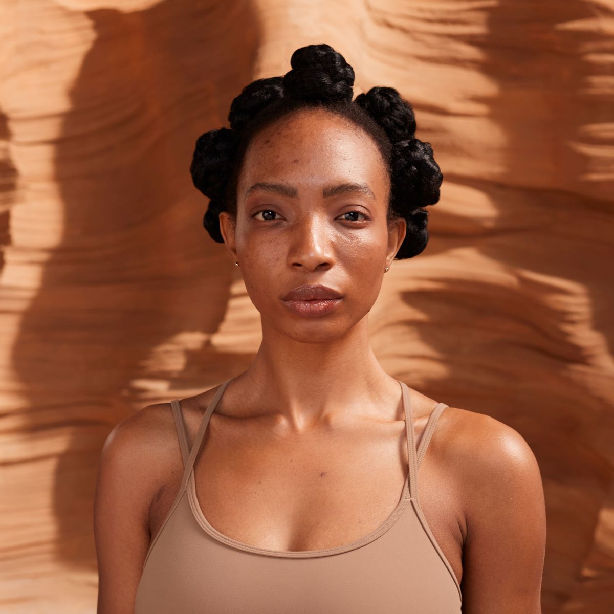 GLOWISH MULTIDEW VEGAN SKIN TINT FOUNDATION (BASE DE MAQUILLAJE)