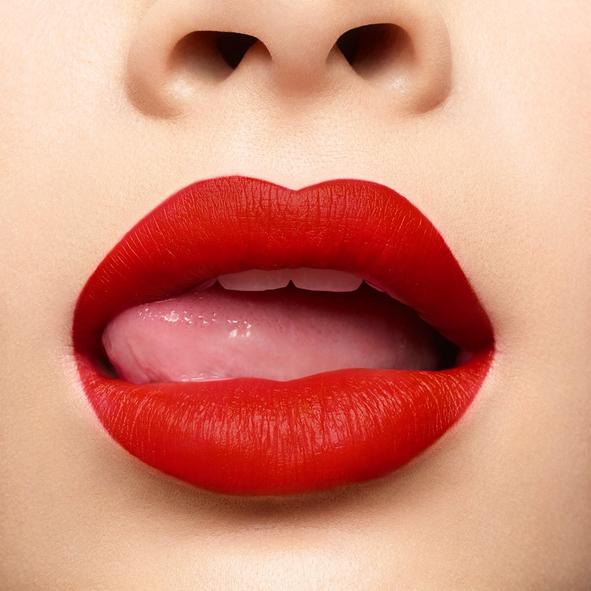 TATOUAGE COUTURE (LABIAL L&Iacute;QUIDO)